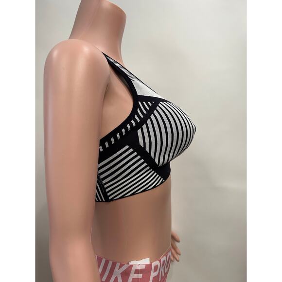 Nike Flyknit Bra - Picture 4 of 5